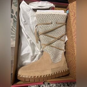 Muk Luks Beige Knit Winter Boots